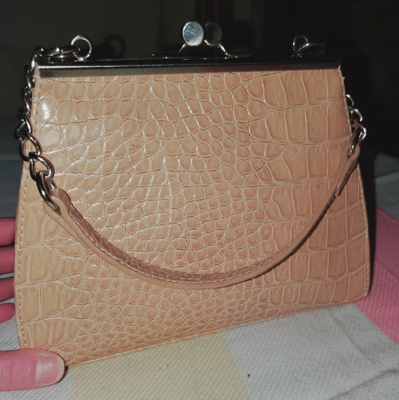 Liz Claiborne reptile clutch - Picture 5 of 16